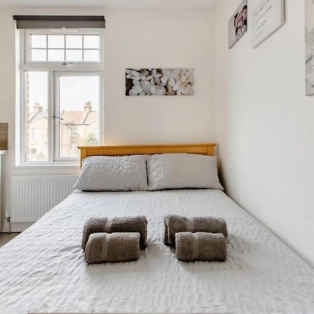 Double Room Edmonton Green, London N9 Экстерьер фото