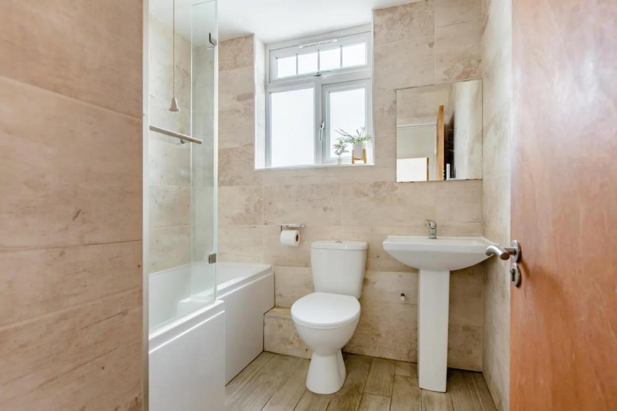 Double Room Edmonton Green, London N9 Экстерьер фото
