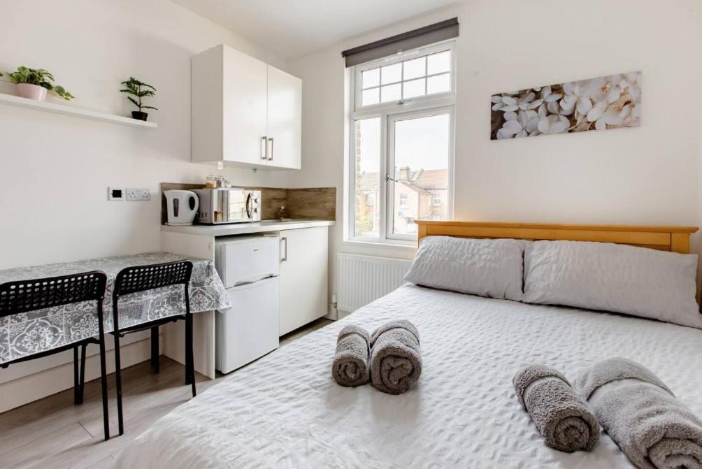 Double Room Edmonton Green, London N9 Экстерьер фото