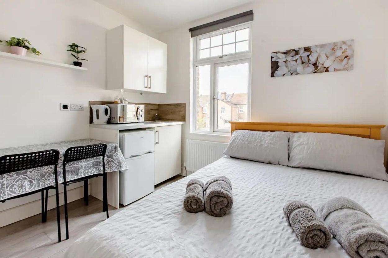 Double Room Edmonton Green, London N9 Экстерьер фото